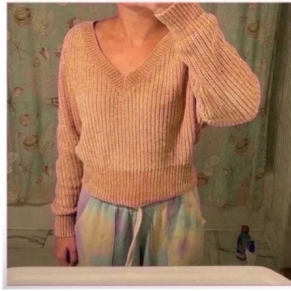 Urban outfitters Chenille cropped V-Neck Ribbed Sweater size Small - Picture 2 of 4